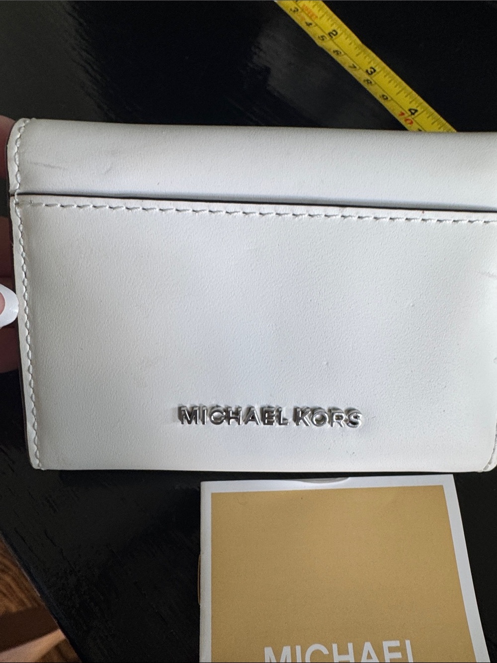 ❤️ Michael Kors White Leather Flap Wallet with Silver-Tone Lock - Picture 4 of 10